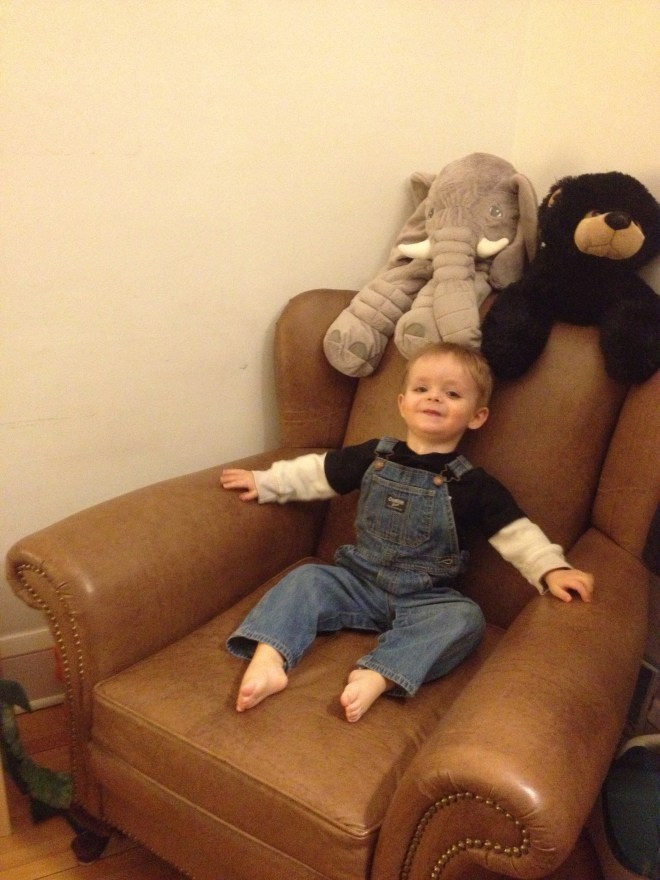 This would be lounging vs. relaxing.